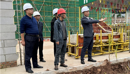 向誠、石鎮(zhèn)槐暗訪工程項目建設和企業(yè)運營管理工作