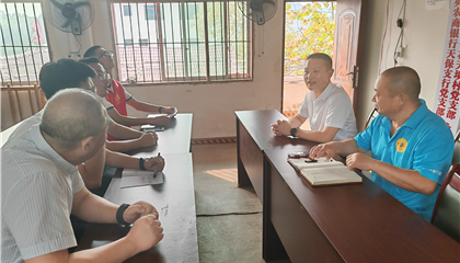 向誠(chéng)率隊(duì)到聯(lián)系村宣講黨的二十屆三中全會(huì)、省委十二屆六次全會(huì)精神并調(diào)研督導(dǎo)駐村幫扶工作